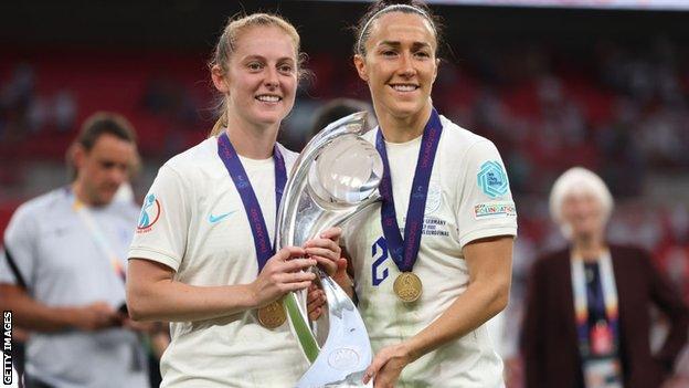 Keira Walsh and Lucy Bronze