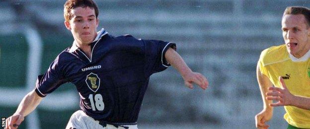 Barry Ferguson playing for Scotland against Lithuania