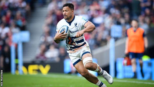 Alapati Leiua carries the ball for Bristol as they face Saracens this season