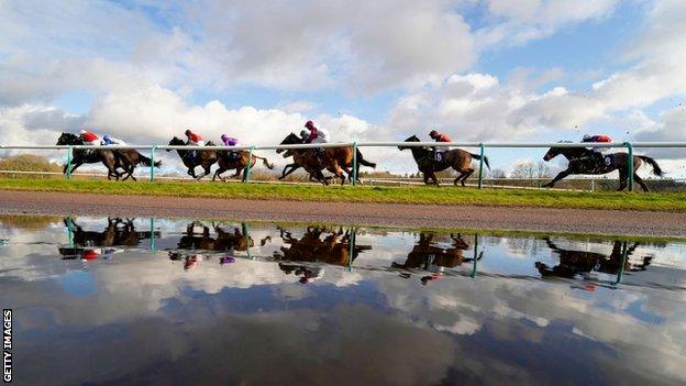 Horse racing at Lingfield