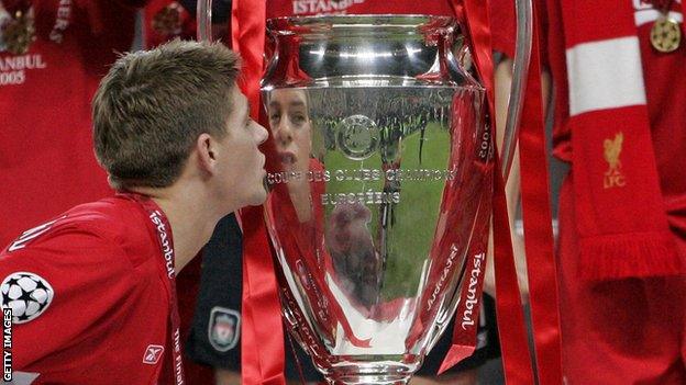 Steven Gerrard kisses the Champions League trophy