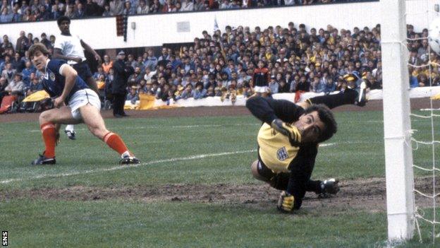 Mark McGhee scores for Scotland against England