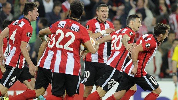 Athletic Bilbao celebrate a goal from striker Aritz Aduriz