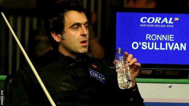 Five-time world snooker champion Ronnie O'Sullivan was an easy first round winner at the Northern Ireland Open in Belfast