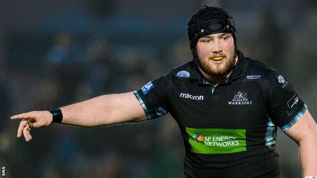 Zander Fagerson in action for Glasgow Warriors