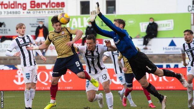 Dundee's Danny Mullen goes close against Dunfermline