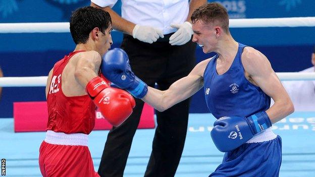 Brendan Irvine lands a right hand on Alizada during Monday's contest