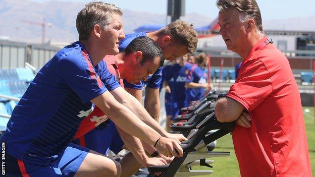 Louis Van Gaal talks to Bastian Schweinsteiger