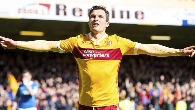 John Sutton celebrates a Motherwell goal