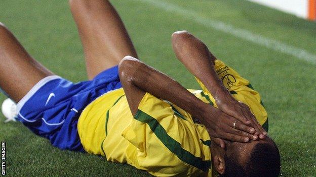 Rivaldo holds his face in 2002