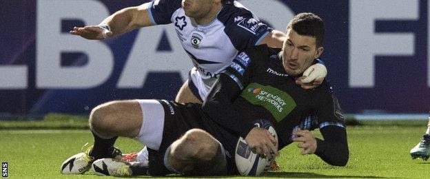 Leonardo Sarto scores for Glasgow Warriors against Montpellier