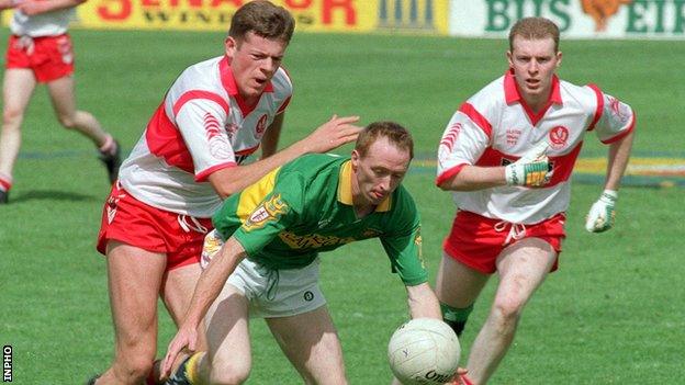 Donegal's Martin Shovlin wins possession ahead of Derry's Anthony Tohill and Seamus Downey in the 1992 Ulster Final