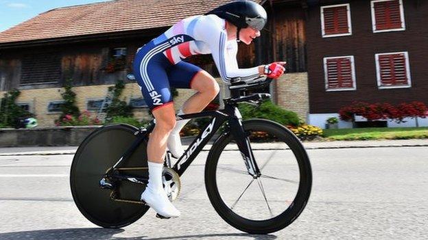 Dame Sarah Storey on her way to gold