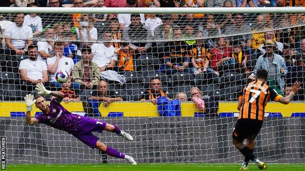 Ozan Tufan scores a penalty for Hull