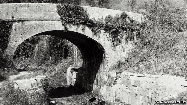 Limpley Stoke bridge in 1977