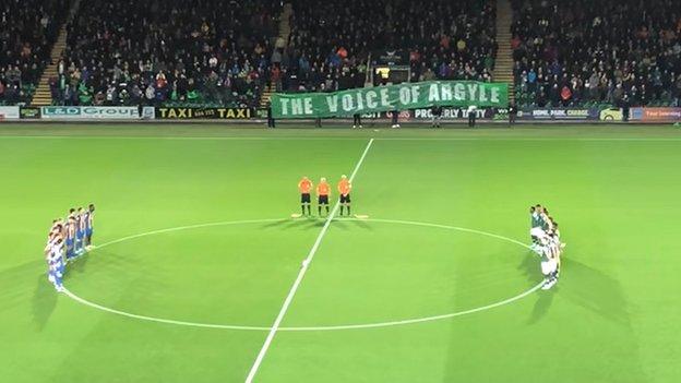 Plymouth Argyle fans pay tribute to Gordon Sparks