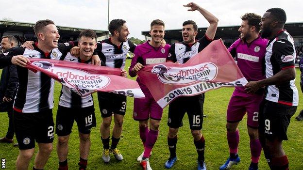 St Mirren celebrate winning the play-off with Dundee United