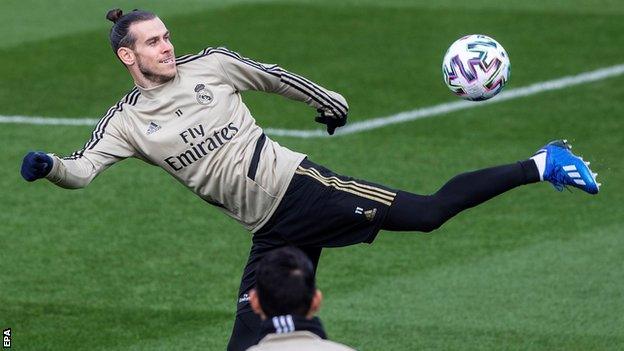 Gareth Bale shows sis skills in training