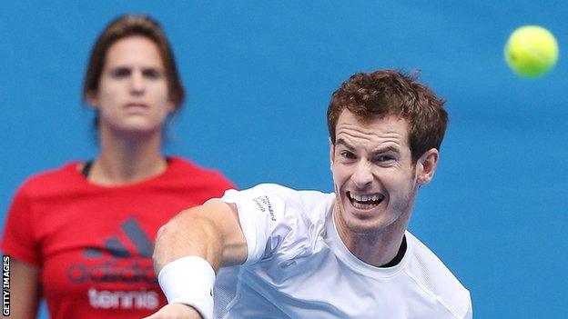 Andy Murray practises in front of then-coach Amelie Mauresmo at the 2015 Australian Open