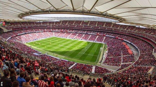 Atletico Madrid set a club world record attendance when 60,739 fans watched their match against Barcelona