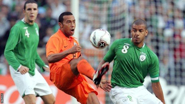 Denny Landzaat of the Netherlands is challenged by Republic midfielder Steven Reid in the 2006 friendly