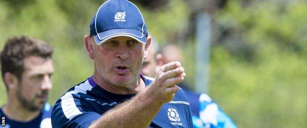 Vern Cotter marshals Scotland training