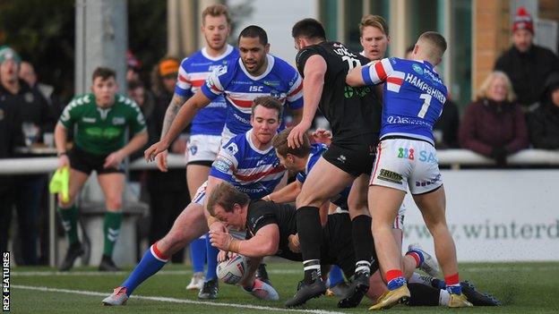 Eddie Battye scores for London Broncos