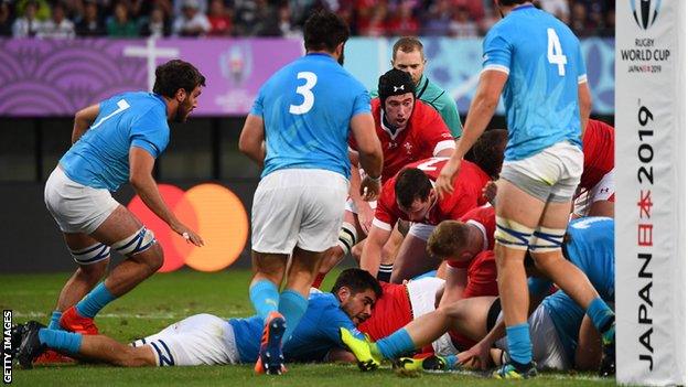 Prop Nicky Smith's close-range try was all Wales had to show from a lacklustre first half against Uruguay