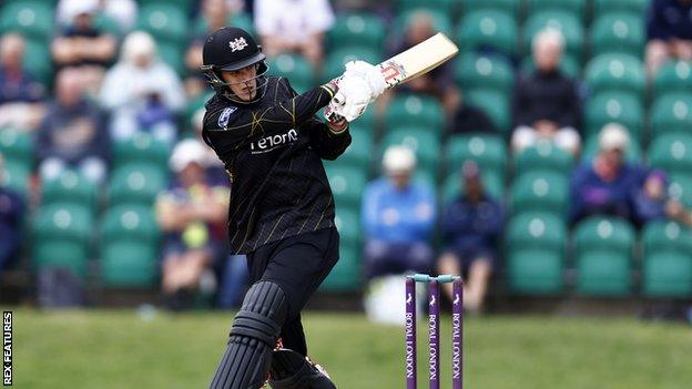 Ollie Price bats for Gloucestershire