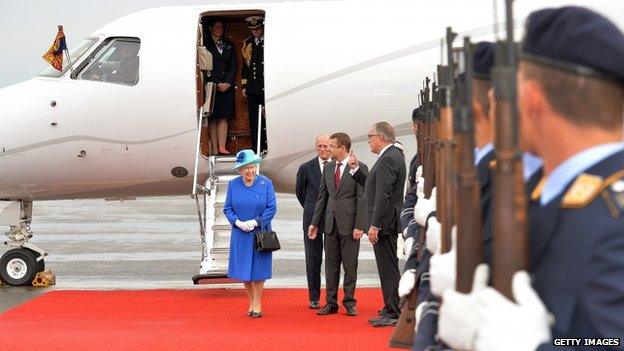 The Queen and Prince Philip arrive in Germany