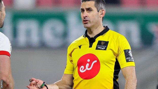 Referee Frank Murphy brandished a series of cards in last weekend's game in Belfast