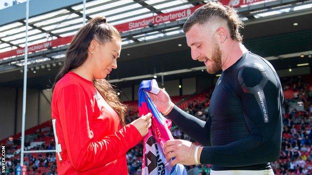 Stephanie Gaunt presented with a shirt by Jackson Hastings