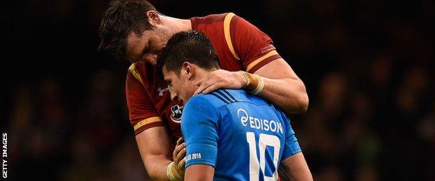 Luke Charteris consoles Italy's Tommaso Allan