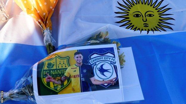 One bunch of flowers showed Sala in a split strip of Nantes and Cardiff