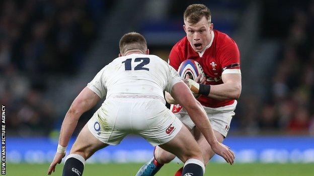 Nick Tompkins being tackled by Owen Farrell