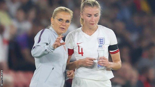 Sarina Wiegman and Leah Williamson