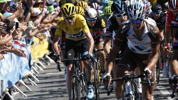 Chris Froome (left) on the Mur de Bretagne