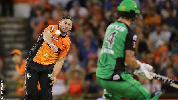 Tim Bresnan of Perth Scorchers and Kevin Pietersen of Melbourne Stars