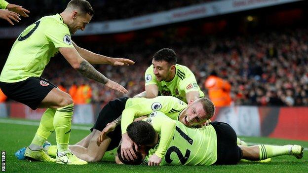 John Fleck celebrates with his team-mates after scoring Sheffield United's equaliser at Arsenal