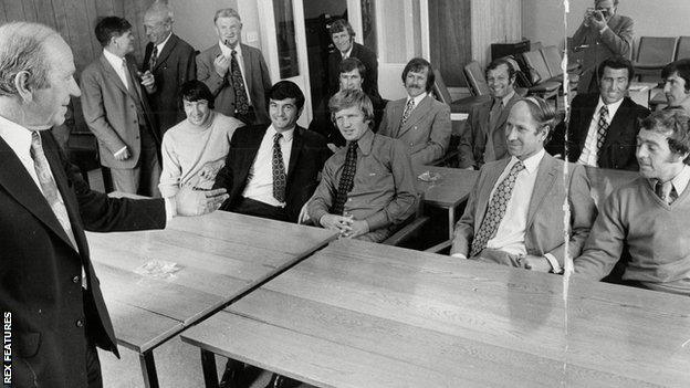 Alan Durban listens to Sir Matt Busby alongside other prospective managers on a PFA course in 1973