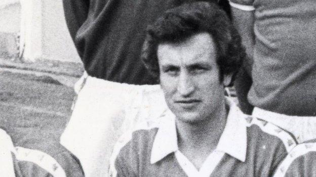 Neil Warnock at Barnsley in the 1977-79 season