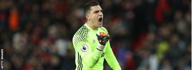 Vito Mannone