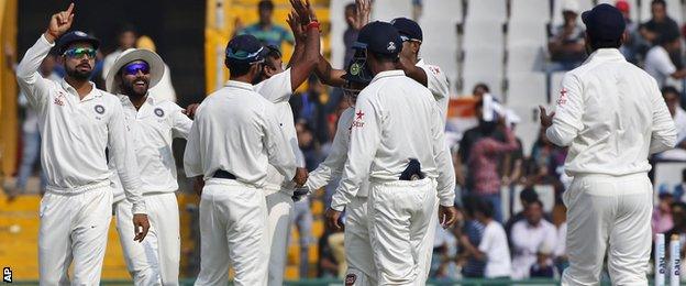 India celebrate dismissing AB de Villiers in the second innings