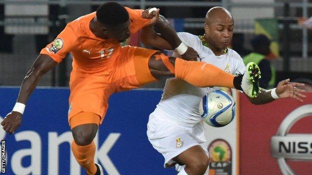 Ivory Coast defender Serge Aurier and Ghana forward Andre Ayew fight for the ball