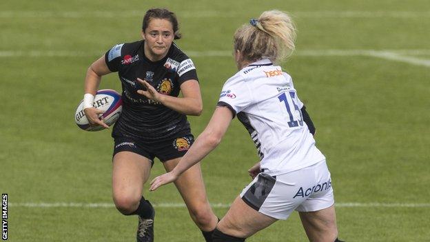 Caitlin Lewis with the ball for Exeter Chiefs