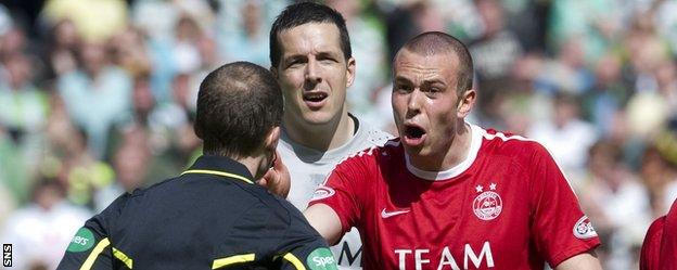 Jamie Langfield and Andrew Considine remonstrate with a referee while with Aberdeen