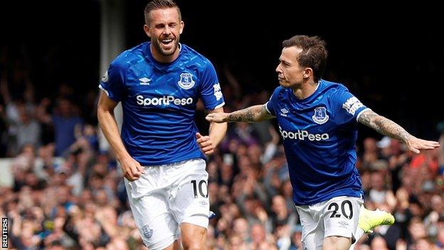 Bernard scores for Everton