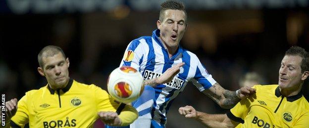 Emil Lyng (centre) in action against Esbjerg