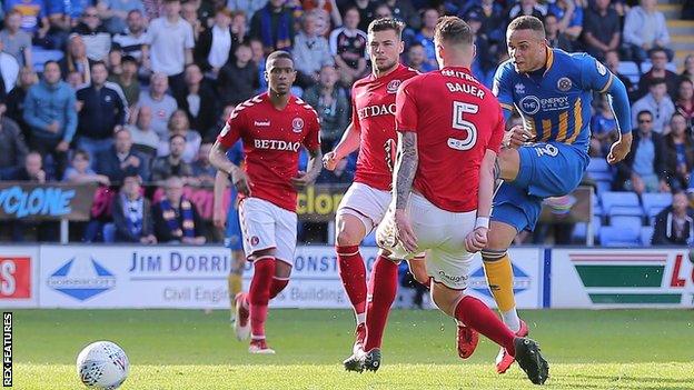 Carlton Morris scores for Shrewsbury