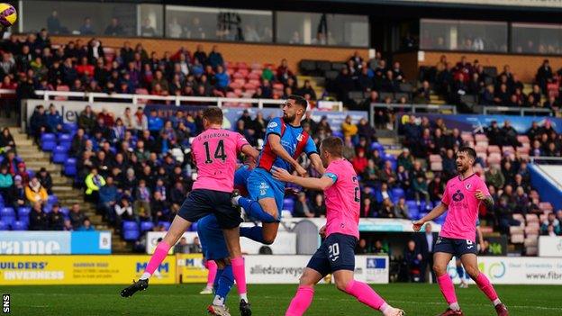 Robbie Deas scores